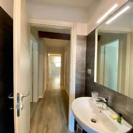 Corso Third Floor Apartment Florence